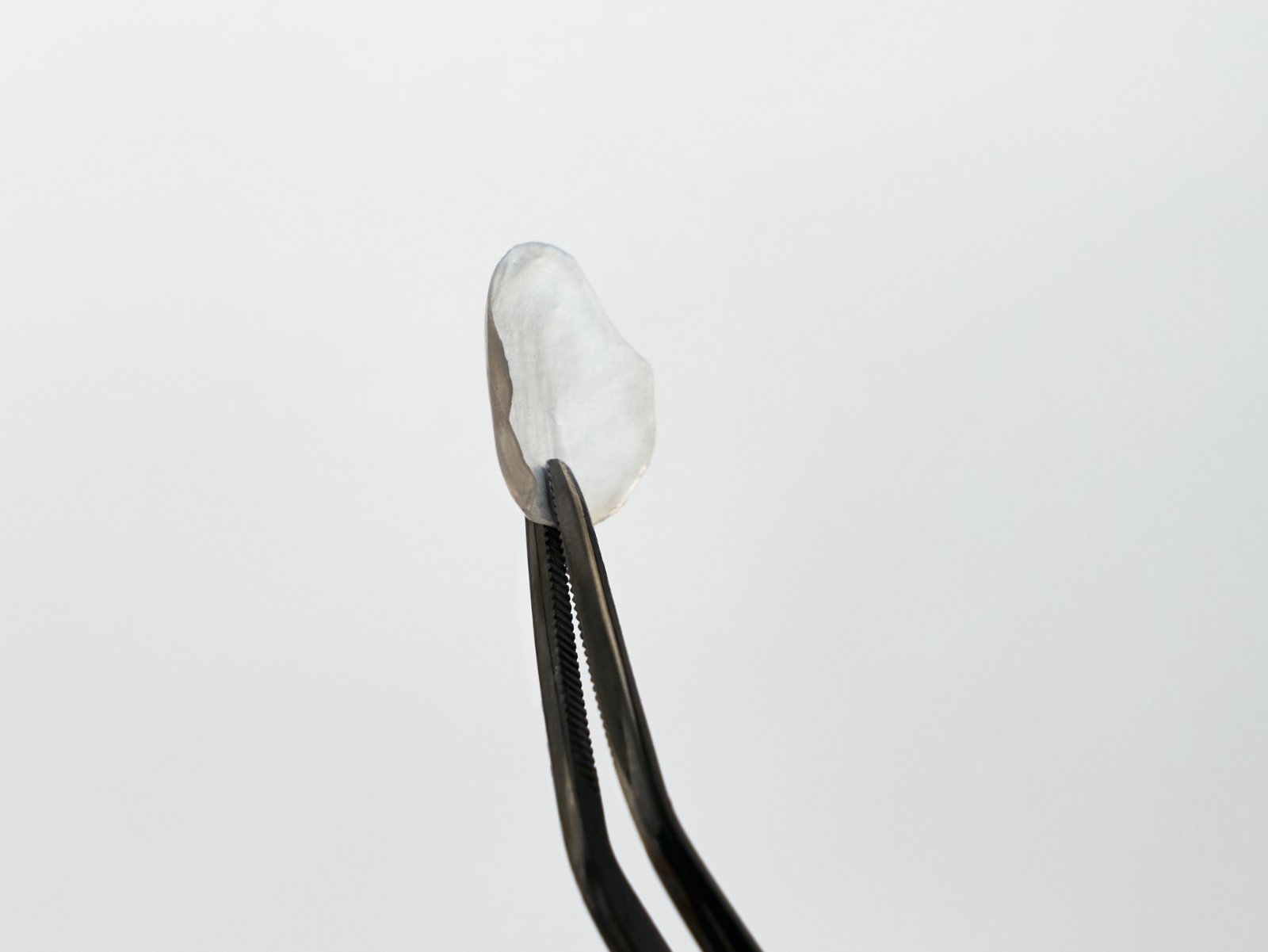 자연스러운 라미네이트의 비밀 — 투명도가 만드는 차이